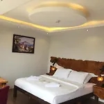 Hotel White Moon Esmirna